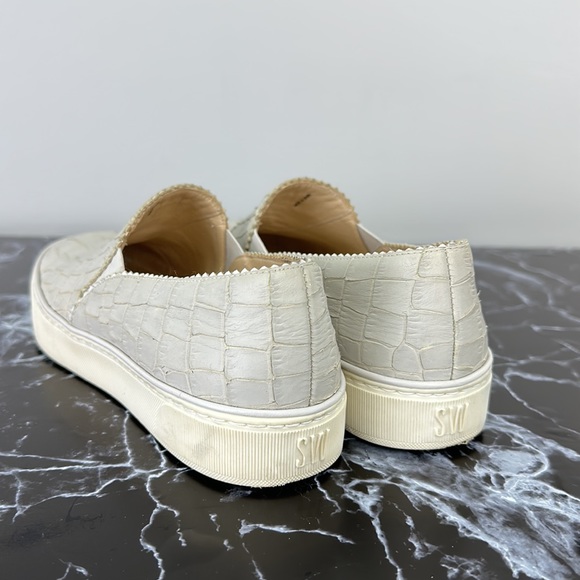 STUART WEITZMAN Light Gray Leather Croc Embossed Casual Shoe - Picture 4 of 10